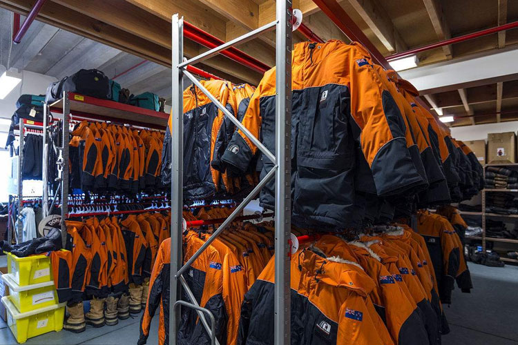 服裝倉庫如何除濕？倉庫除濕機輕松應對潮濕問題